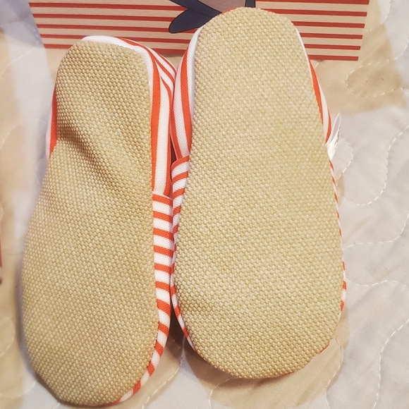 Baby On The Go First Steps Slipons size 20 ( 9 - 12 months) shark Print - Picture 2 of 4